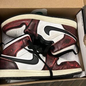 Jordan 1 Mid SE kids